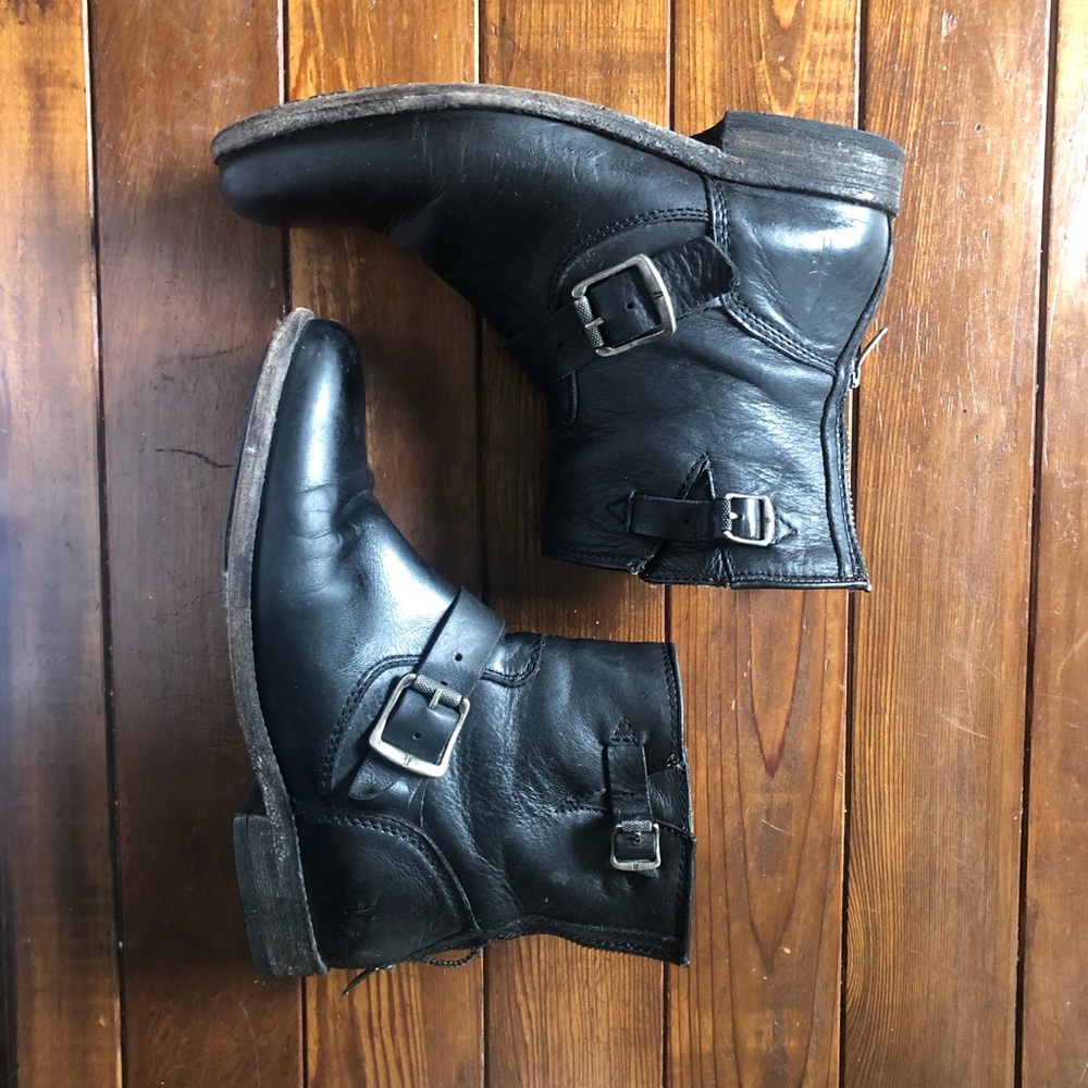 Frye black leather boots. 8.5 women. *needs new zipper*